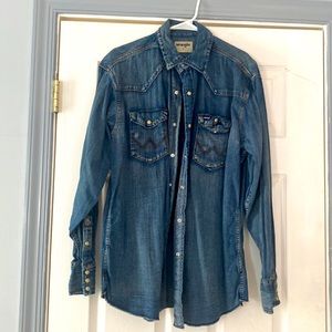 Large Men’s Denim Wrangler Shirt